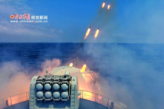 Dàn tên lửa chống tàu ngầm được phóng đi từ chiến hạm hải quân Trung Quốc